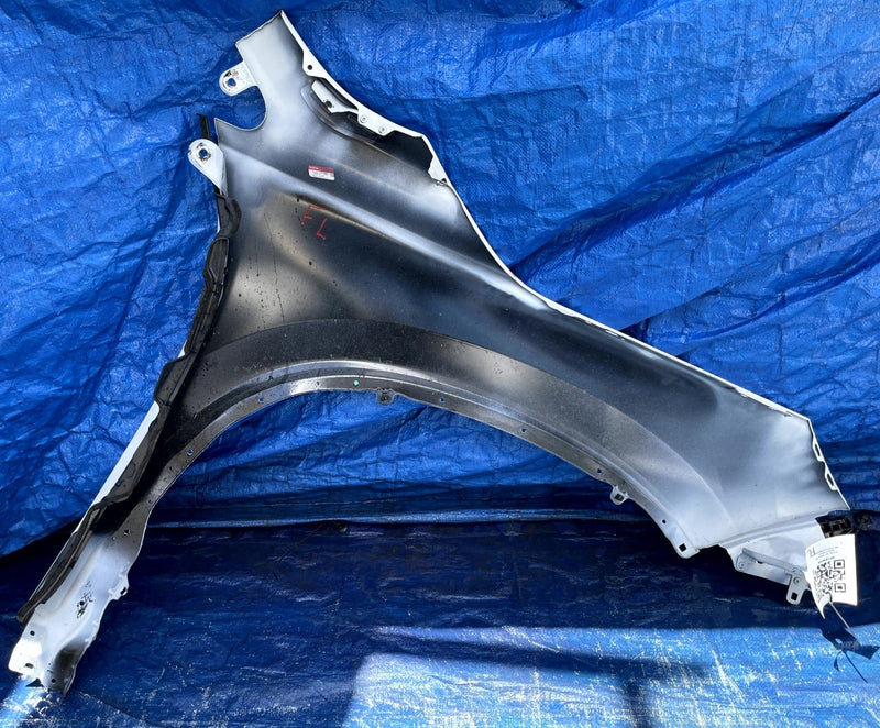 Load image into Gallery viewer, HONDA PILOT FRONT LEFT SIDE FENDER ASSEMBLY WHITE (NH883P) 2023-2025 # 109690
