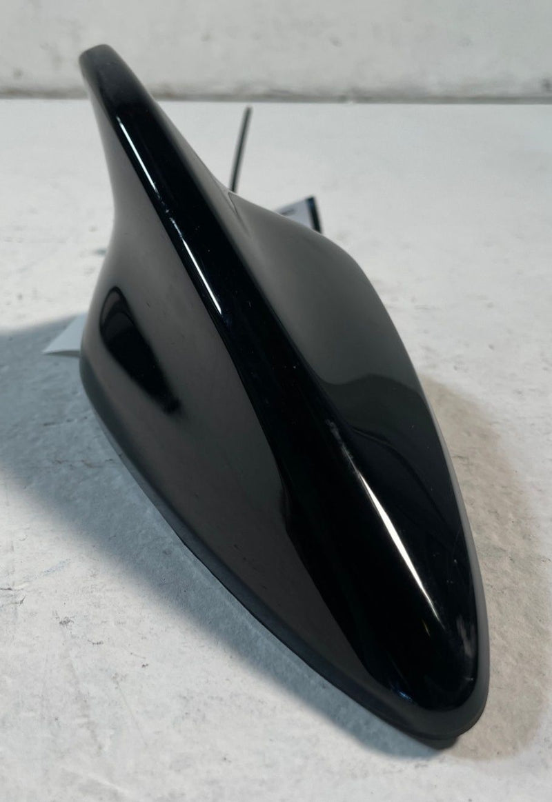 Load image into Gallery viewer, 22-24 HYUNDAI TUCSON SANTA CRUZ SHARK ROOF FIN RADIO ANTENNA BLACK 2.5L # 107351
