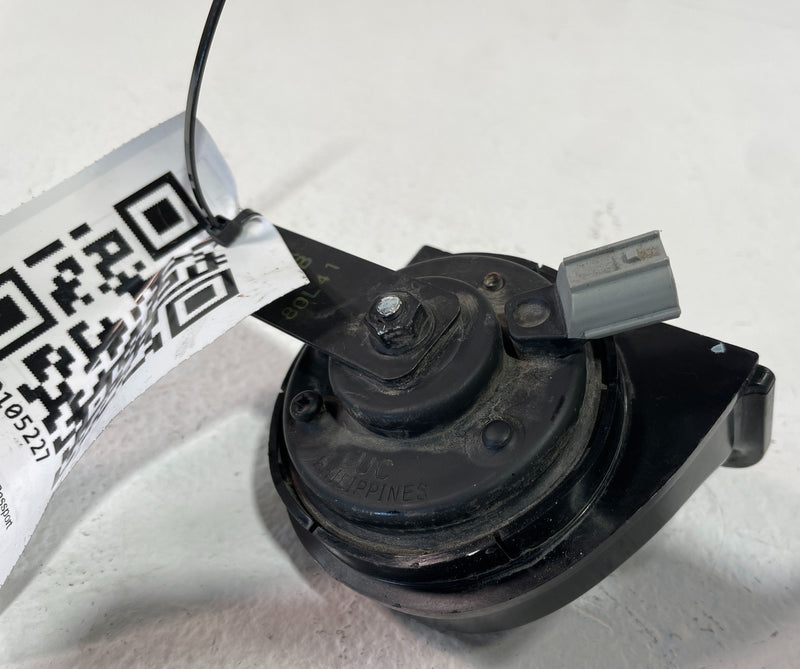 Load image into Gallery viewer, 2016-2025 HONDA PASSPORT PILOT LOW TONE NOTE PITCH HORN SIGNAL ALARM # 105227
