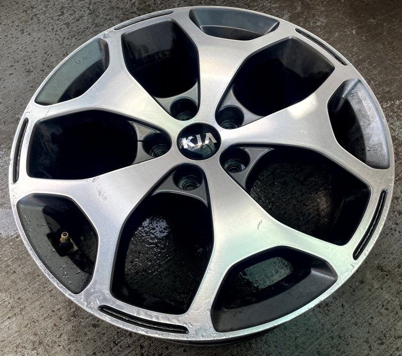 Load image into Gallery viewer, 2020-2022 KIA TELLURIDE EX WHEEL RIM 18" 18X7.5J 49.5 W/ CAP 5 Y-SPOKE # 114390

