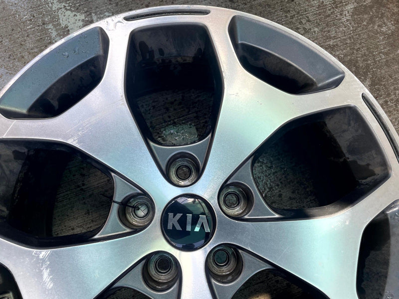Load image into Gallery viewer, 2020-2022 KIA TELLURIDE EX WHEEL RIM 18" 18X7.5J 49.5 W/ CAP 5 Y-SPOKE # 114390
