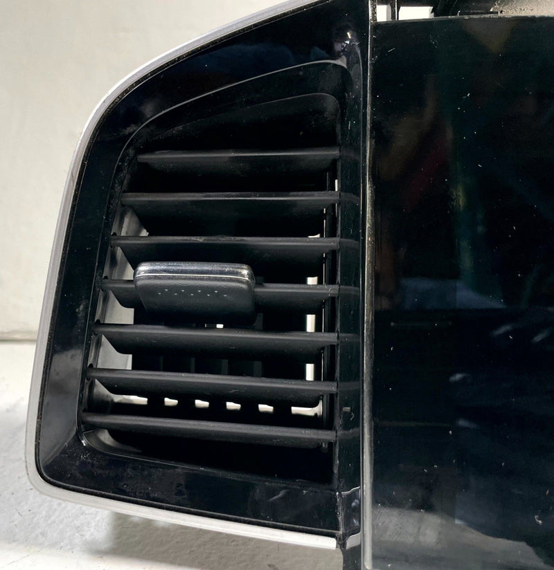 Load image into Gallery viewer, 19-20 HONDA PASSPORT DASH DISPLAY SCREEN W/ RADIO RECEIVER &amp; AIR VENTS # 107449

