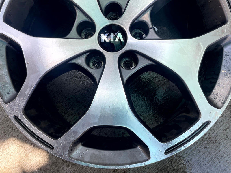 Load image into Gallery viewer, 2020-2022 KIA TELLURIDE EX WHEEL RIM 18" 18X7.5J 49.5 W/ CAP 5 Y-SPOKE # 114386
