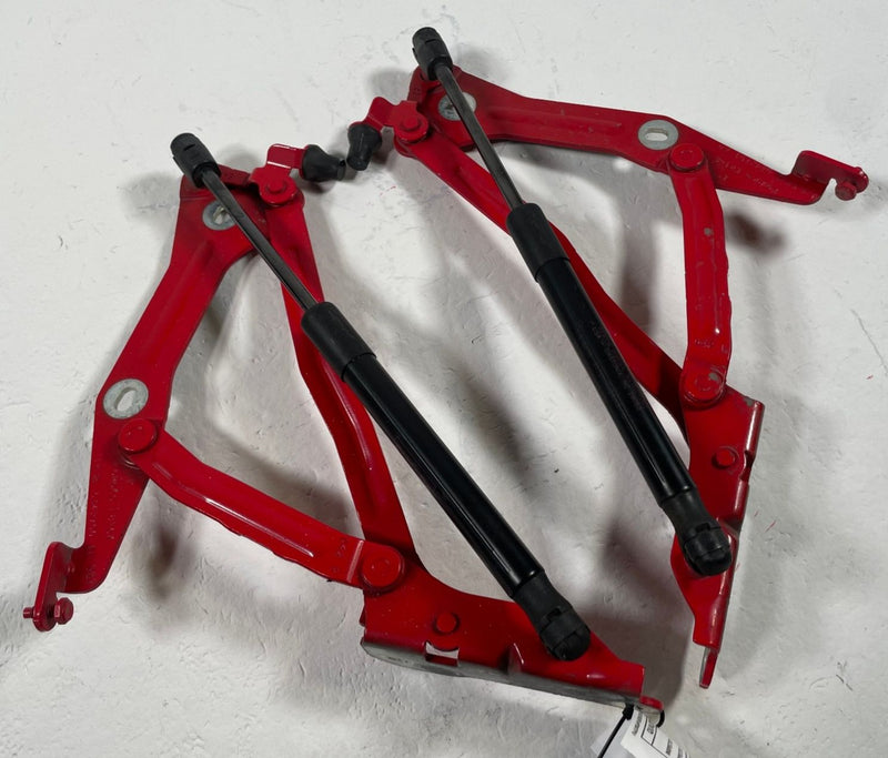 Load image into Gallery viewer, 2018 - 2023 FORD MUSTANG FRONT LEFT AND RIGHT SIDE HOOD HINGES ASSEMBLY # 112922

