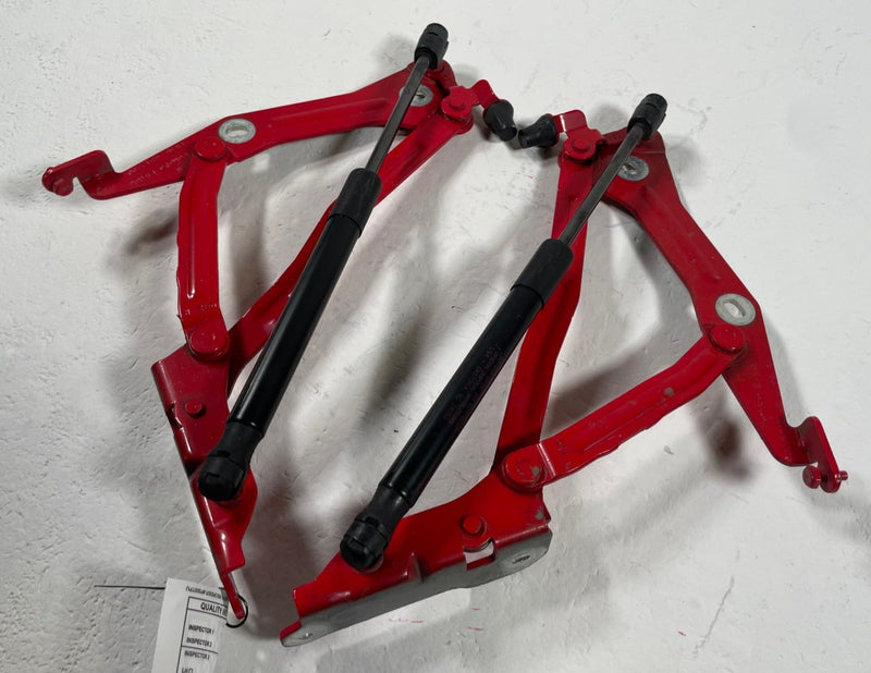 Load image into Gallery viewer, 2018 - 2023 FORD MUSTANG FRONT LEFT AND RIGHT SIDE HOOD HINGES ASSEMBLY # 112922

