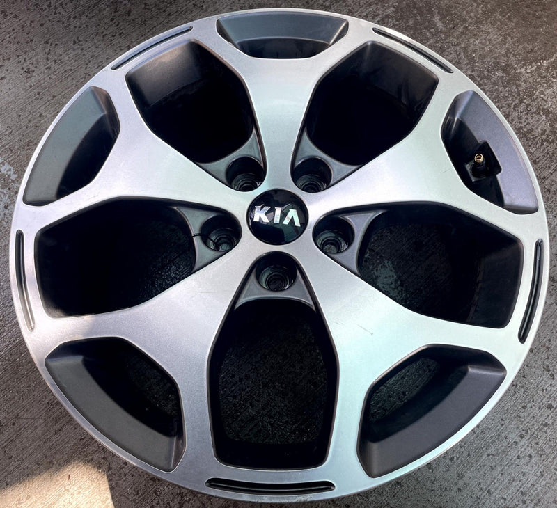 Load image into Gallery viewer, 2020-2022 KIA TELLURIDE EX WHEEL RIM 18" 18X7.5J 49.5 W/ CAP 5 Y-SPOKE # 114392
