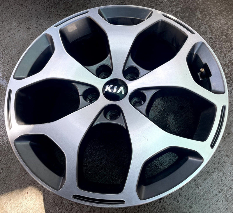 Load image into Gallery viewer, 2020-2022 KIA TELLURIDE EX WHEEL RIM 18" 18X7.5J 49.5 W/ CAP 5 Y-SPOKE # 114392
