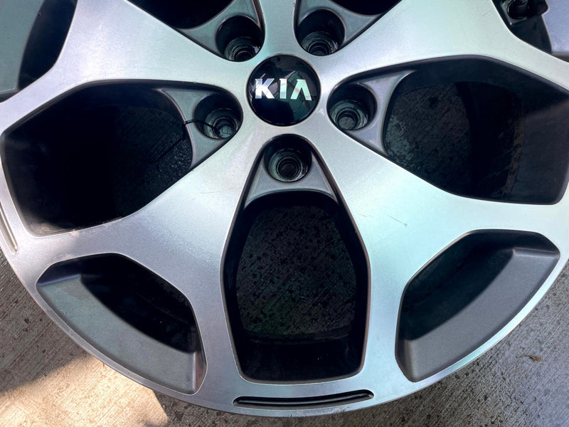 Load image into Gallery viewer, 2020-2022 KIA TELLURIDE EX WHEEL RIM 18" 18X7.5J 49.5 W/ CAP 5 Y-SPOKE # 114392
