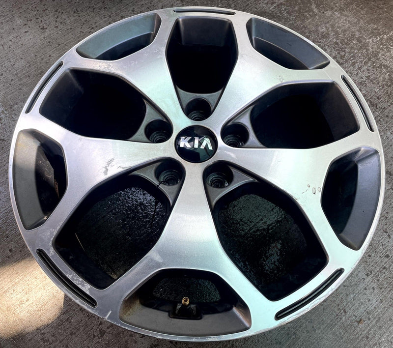 Load image into Gallery viewer, 2020-2022 KIA TELLURIDE EX WHEEL RIM 18" 18X7.5J 49.5 W/ CAP 5 Y-SPOKE # 114391
