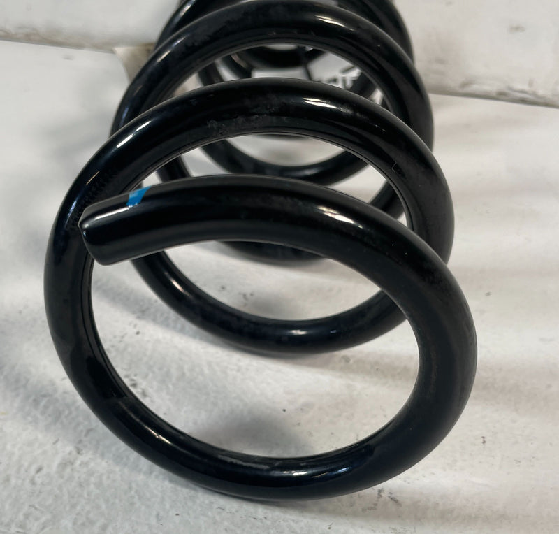 Load image into Gallery viewer, 22-24 HYUNDAI TUCSON FWD REAR LEFT OR RIGHT SIDE SUSPENSION COIL SPRING # 106076
