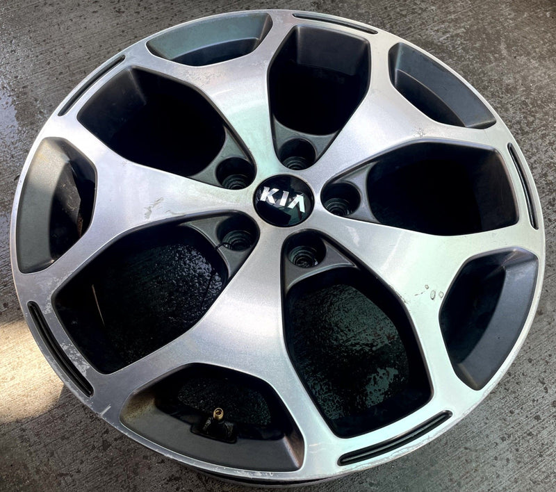 Load image into Gallery viewer, 2020-2022 KIA TELLURIDE EX WHEEL RIM 18" 18X7.5J 49.5 W/ CAP 5 Y-SPOKE # 114391

