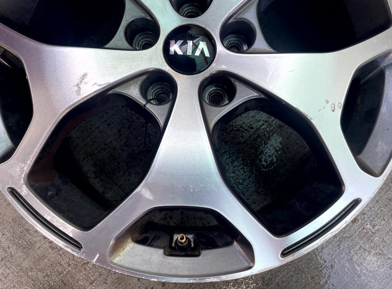 Load image into Gallery viewer, 2020-2022 KIA TELLURIDE EX WHEEL RIM 18" 18X7.5J 49.5 W/ CAP 5 Y-SPOKE # 114391
