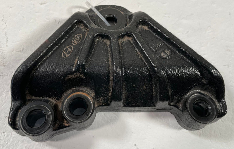 Load image into Gallery viewer, 2021-2026 HYUNDAI SANTA FE FRONT RIGHT ENGINE MOUNT SUPPORT BRACKET 2.5L #112088
