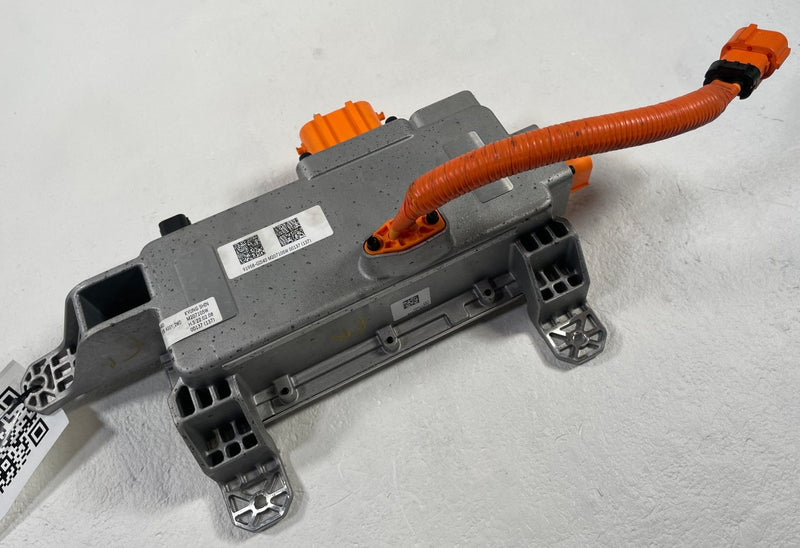 Load image into Gallery viewer, 2022 - 2025 HYUNDAI IONIQ 5 RWD HIGH VOLTAGE JUNCTION BOX CONTROL UNIT # 108835
