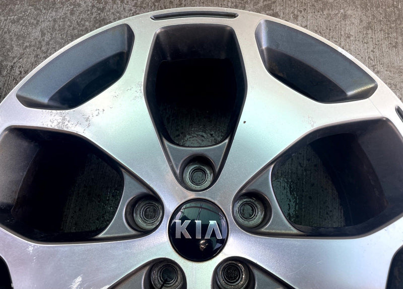 Load image into Gallery viewer, 2020-2022 KIA TELLURIDE EX WHEEL RIM 18" 18X7.5J 49.5 W/ CAP 5 Y-SPOKE # 114391
