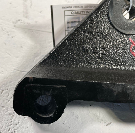 2021-2026 HYUNDAI SANTA FE FRONT RIGHT ENGINE MOUNT SUPPORT BRACKET 2.5L