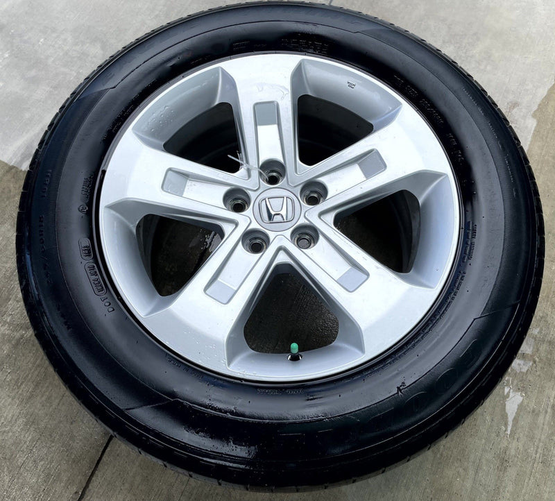 Load image into Gallery viewer, HONDA PILOT LX 18x8 5 STRAIGHT SPOKE ALLOY WHEEL W/TIRE (ONLY#1) 23-24 # 109693
