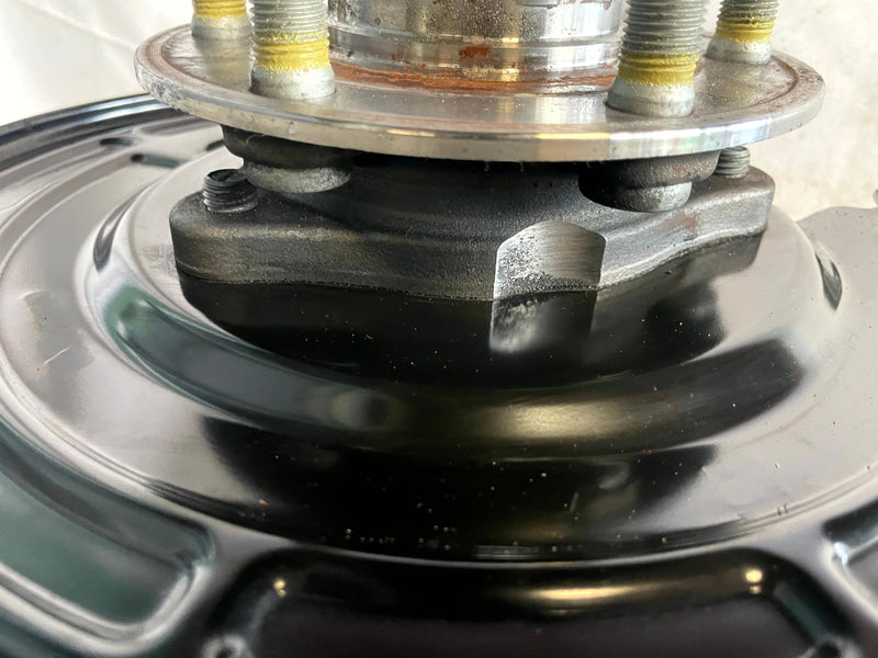Load image into Gallery viewer, 2024-2026 HONDA PROLOGUE FRONT RIGHT SIDE STEERING SPINDLE KNUCKLE &amp; HUB #114292
