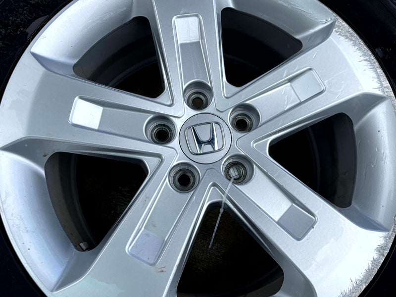 Load image into Gallery viewer, HONDA PILOT LX 18x8 5 STRAIGHT SPOKE ALLOY WHEEL W/TIRE (ONLY#1) 23-24 # 109692
