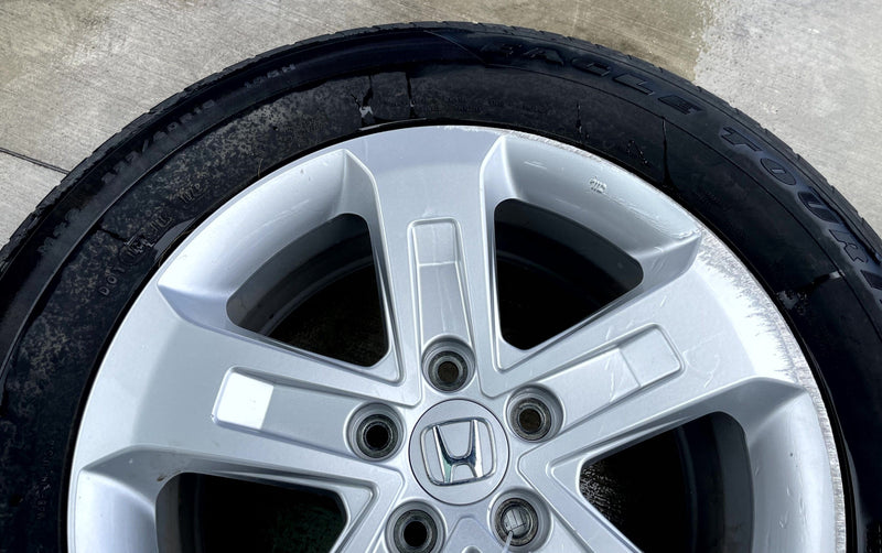 Load image into Gallery viewer, HONDA PILOT LX 18x8 5 STRAIGHT SPOKE ALLOY WHEEL W/TIRE (ONLY#1) 23-24 # 109692
