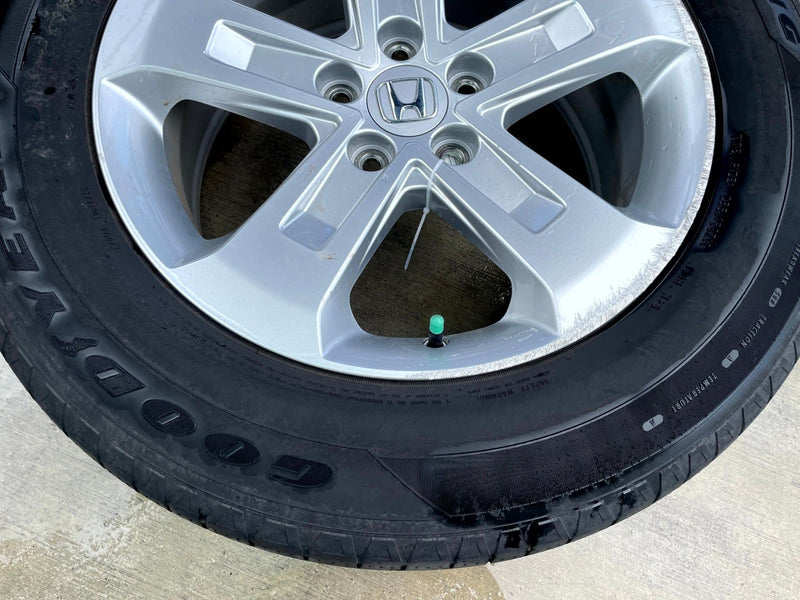 Load image into Gallery viewer, HONDA PILOT LX 18x8 5 STRAIGHT SPOKE ALLOY WHEEL W/TIRE (ONLY#1) 23-24 # 109692
