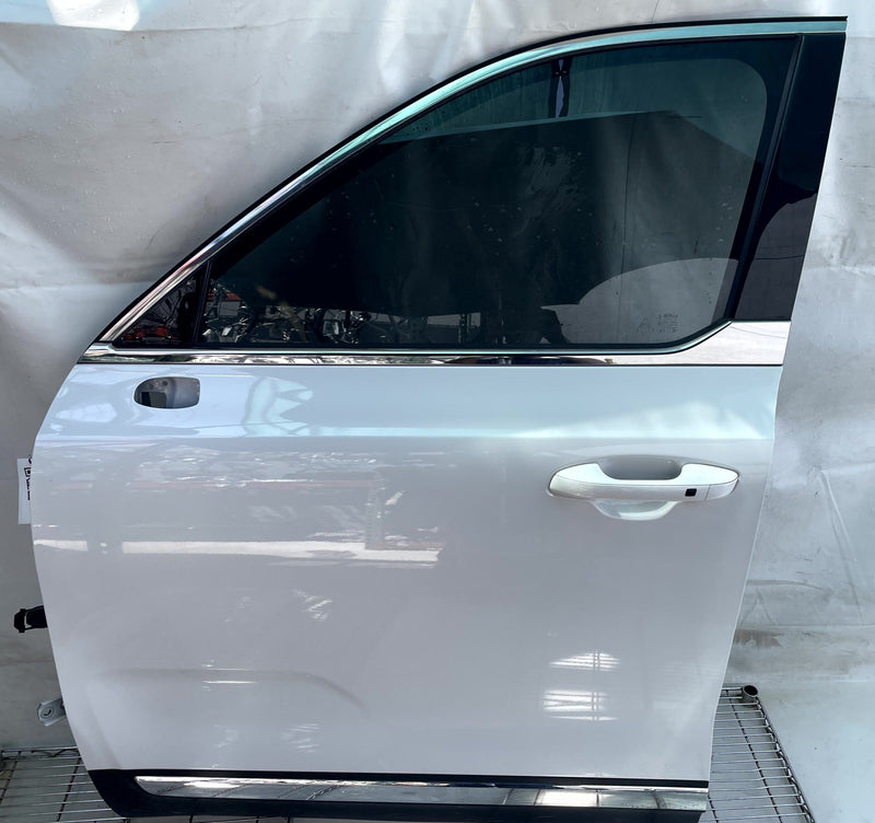 Load image into Gallery viewer, KIA TELLURIDE FRONT LEFT DRIVER SIDE DOOR ASSEMBLY WHITE (GWP) 2020-2025 #114383
