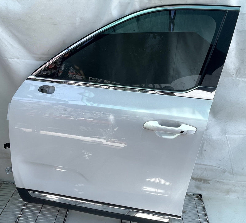 Load image into Gallery viewer, KIA TELLURIDE FRONT LEFT DRIVER SIDE DOOR ASSEMBLY WHITE (GWP) 2020-2025 #114383
