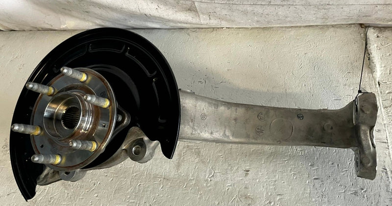 Load image into Gallery viewer, 2024-2026 HONDA PROLOGUE FRONT LEFT SIDE STEERING SPINDLE KNUCKLE &amp; HUB # 114270
