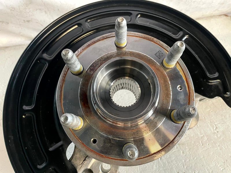 Load image into Gallery viewer, 2024-2026 HONDA PROLOGUE FRONT LEFT SIDE STEERING SPINDLE KNUCKLE &amp; HUB # 114270
