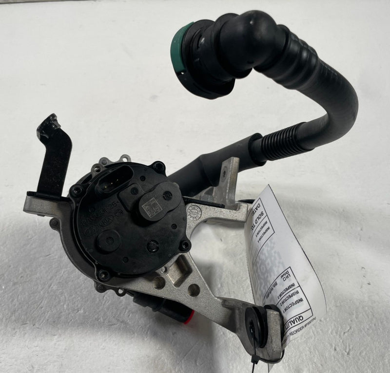Load image into Gallery viewer, 2022-24 HYUNDAI IONIQ 5 ENGINE MOTOR WATER COOLANT PUMP HOSE W/ BRACKET # 108813
