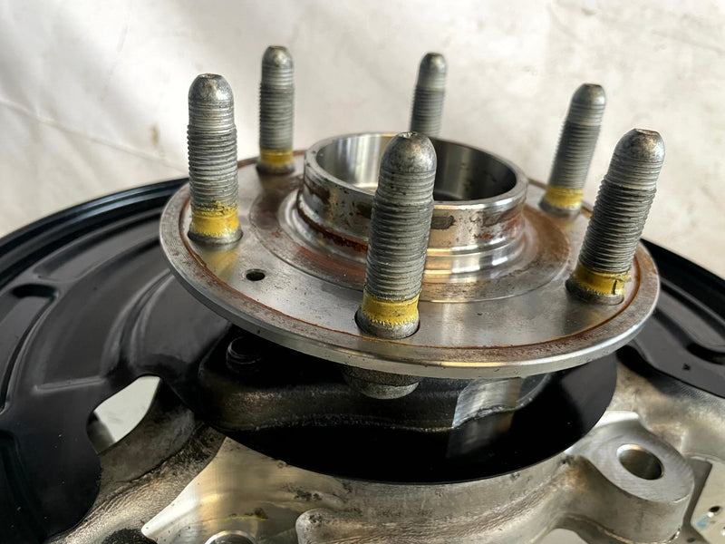 Load image into Gallery viewer, 2024-2026 HONDA PROLOGUE FRONT LEFT SIDE STEERING SPINDLE KNUCKLE &amp; HUB # 114270
