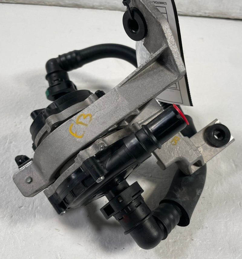Load image into Gallery viewer, 2022-24 HYUNDAI IONIQ 5 ENGINE MOTOR WATER COOLANT PUMP HOSE W/ BRACKET # 108813
