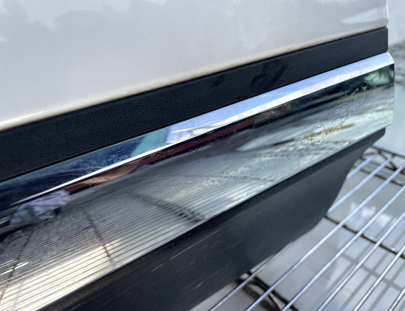 Load image into Gallery viewer, KIA TELLURIDE FRONT LEFT DRIVER SIDE DOOR ASSEMBLY WHITE (GWP) 2020-2025 #114383
