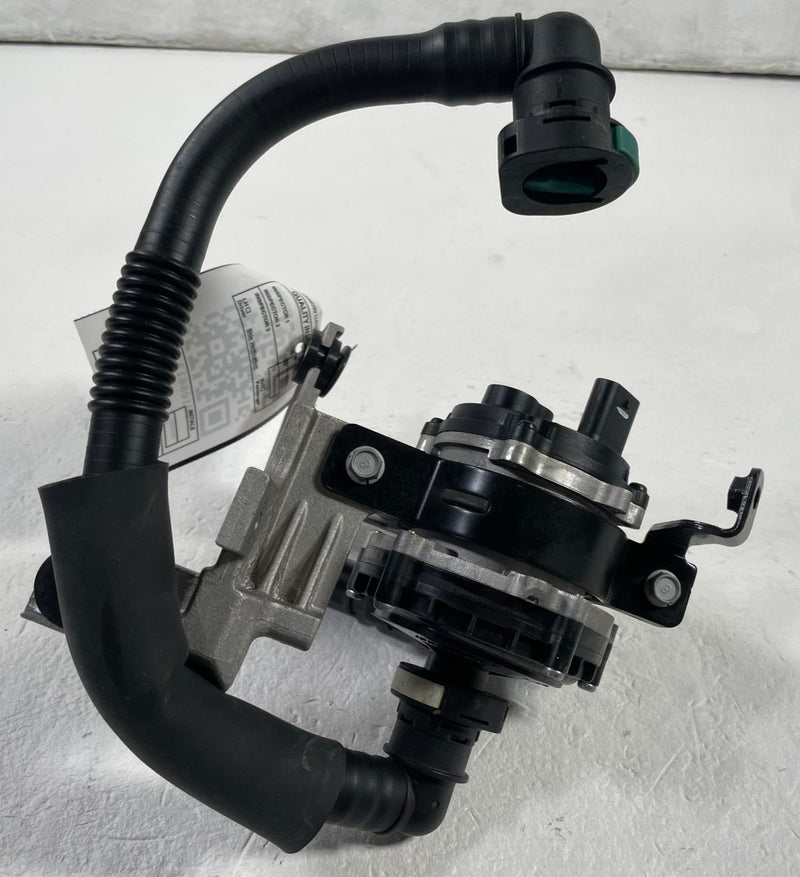 Load image into Gallery viewer, 2022-24 HYUNDAI IONIQ 5 ENGINE MOTOR WATER COOLANT PUMP HOSE W/ BRACKET # 108813
