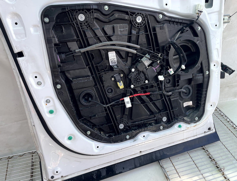 Load image into Gallery viewer, KIA TELLURIDE FRONT LEFT DRIVER SIDE DOOR ASSEMBLY WHITE (GWP) 2020-2025 #114383
