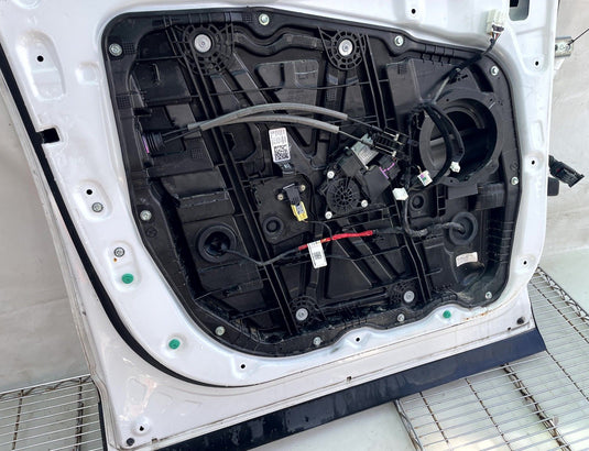 KIA TELLURIDE FRONT LEFT DRIVER SIDE DOOR ASSEMBLY WHITE (GWP) 2020-2025