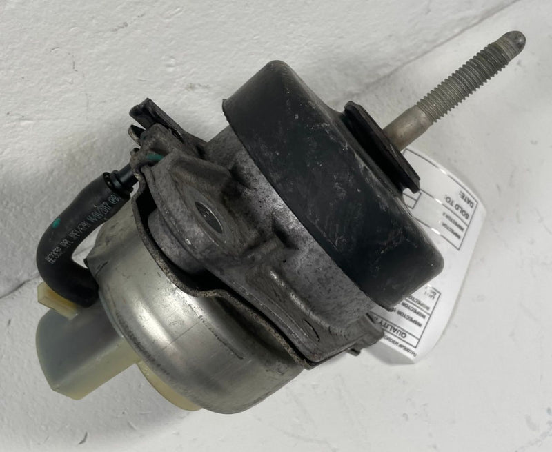 Load image into Gallery viewer, 2015 - 2021 FORD MUSTANG FRONT RIGHT SIDE ENGINE MOUNT INSULATOR 2.3L # 112934
