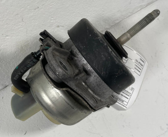 2015 - 2021 FORD MUSTANG FRONT RIGHT SIDE ENGINE MOUNT INSULATOR 2.3L
