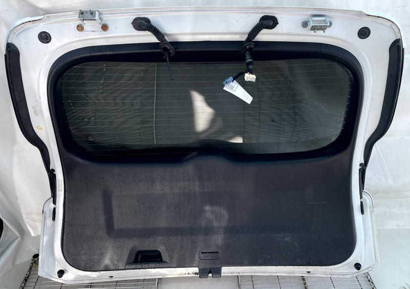 Load image into Gallery viewer, KIA TELLURIDE TRUNK LID DECK TAIL GATE HATCH ASSEMBLY WHITE (GWP) 20-25 # 114380
