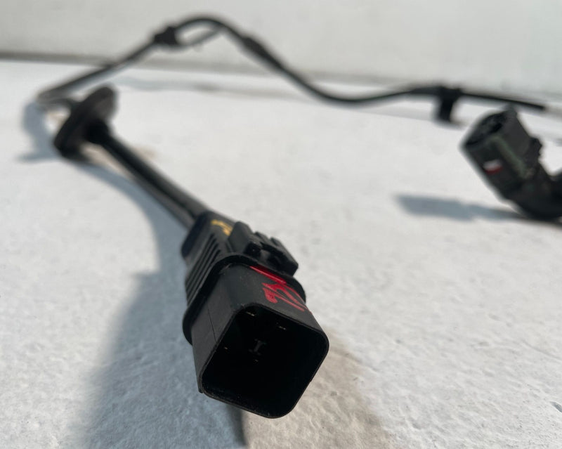 Load image into Gallery viewer, 2022-25 HYUNDAI TUCSON REAR LEFT DRIVER SIDE ABS WHEEL SPEED SENSOR # 107326

