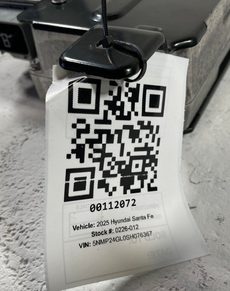 Load image into Gallery viewer, 24-26 HYUNDAI SANTA FE LITHIUM ION BATTERY CONTROL MODULE UNIT 12V 19AH # 112072
