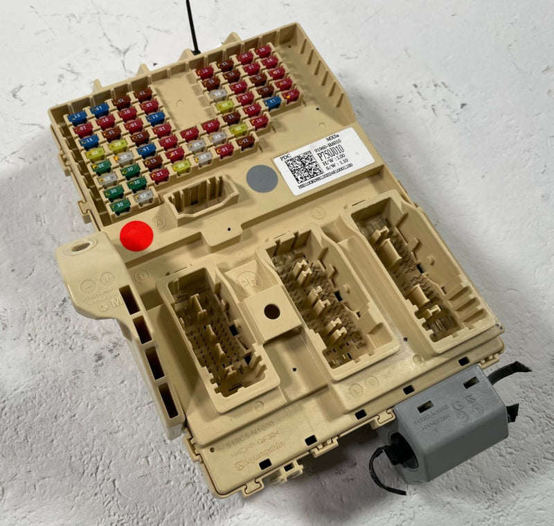 Load image into Gallery viewer, 2024-2026 HYUNDAI SANTA FE DASHBOARD FUSE RELAY JUNCTION BOX BLOCK 2.5L # 112059
