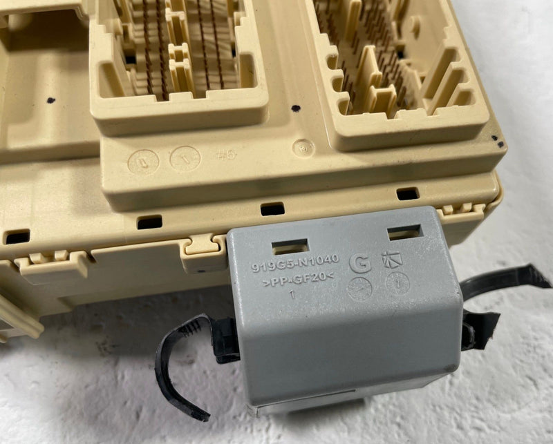 Load image into Gallery viewer, 2024-2026 HYUNDAI SANTA FE DASHBOARD FUSE RELAY JUNCTION BOX BLOCK 2.5L # 112059
