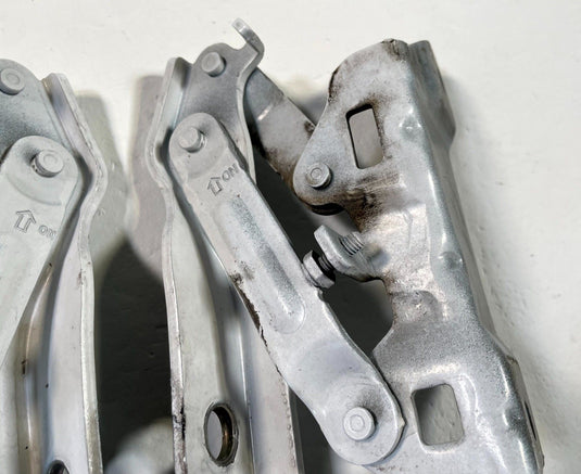 2020-2025 KIA TELLURIDE FRONT RIGHT & LEFT HOOD BONNET HINGE PAIR WHITE