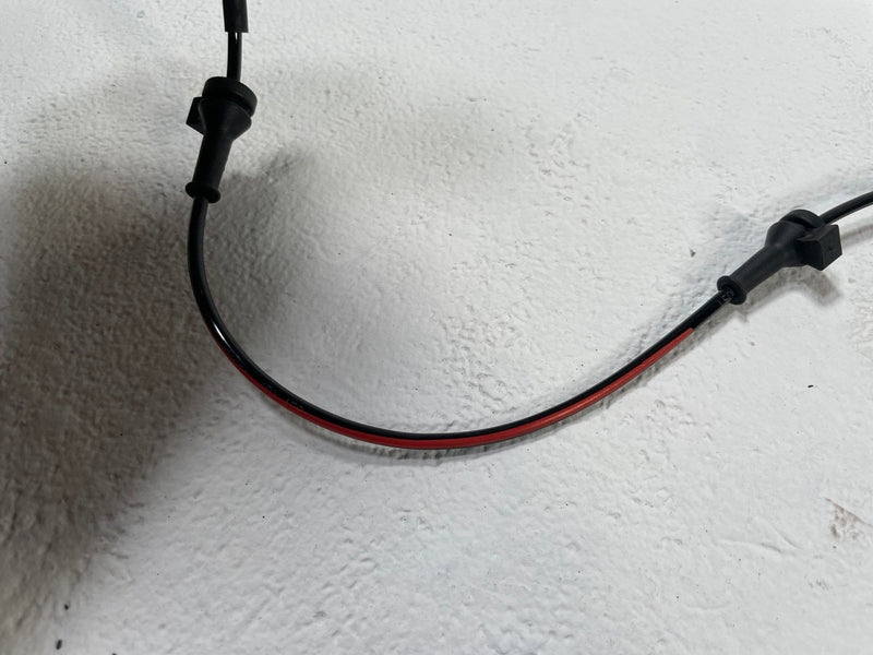 Load image into Gallery viewer, 2022-2026 HYUNDAI TUCSON FRONT RIGHT PASSENGER ABS WHEEL SPEED SENSOR # 110154
