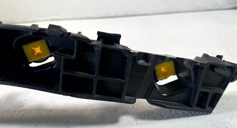 Load image into Gallery viewer, 20 - 25 KIA TELLURIDE REAR RIGHT SIDE BUMPER UPPER SUPPORT BRACKET 3.8L # 114341

