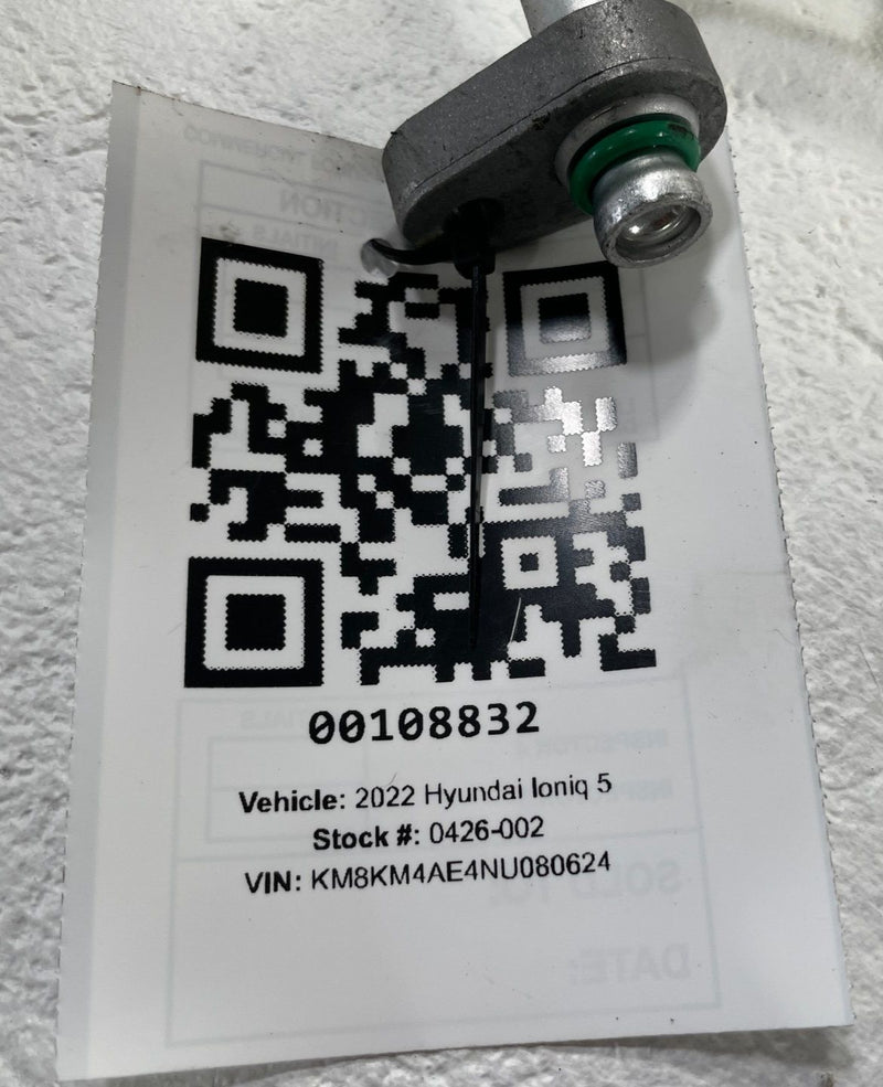 Load image into Gallery viewer, 2022-2024 HYUNDAI IONIQ 5 AC AIR CONDITIONING DISCHARGE HOSE PIPE TUBE # 108832

