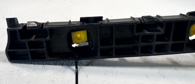 Load image into Gallery viewer, 20 - 25 KIA TELLURIDE REAR RIGHT SIDE BUMPER UPPER SUPPORT BRACKET 3.8L # 114341
