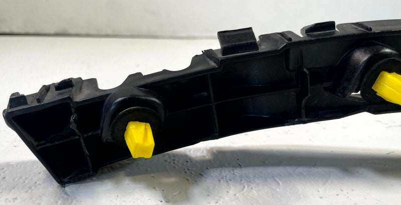 Load image into Gallery viewer, 20 - 25 KIA TELLURIDE REAR RIGHT SIDE BUMPER UPPER SUPPORT BRACKET 3.8L # 114341
