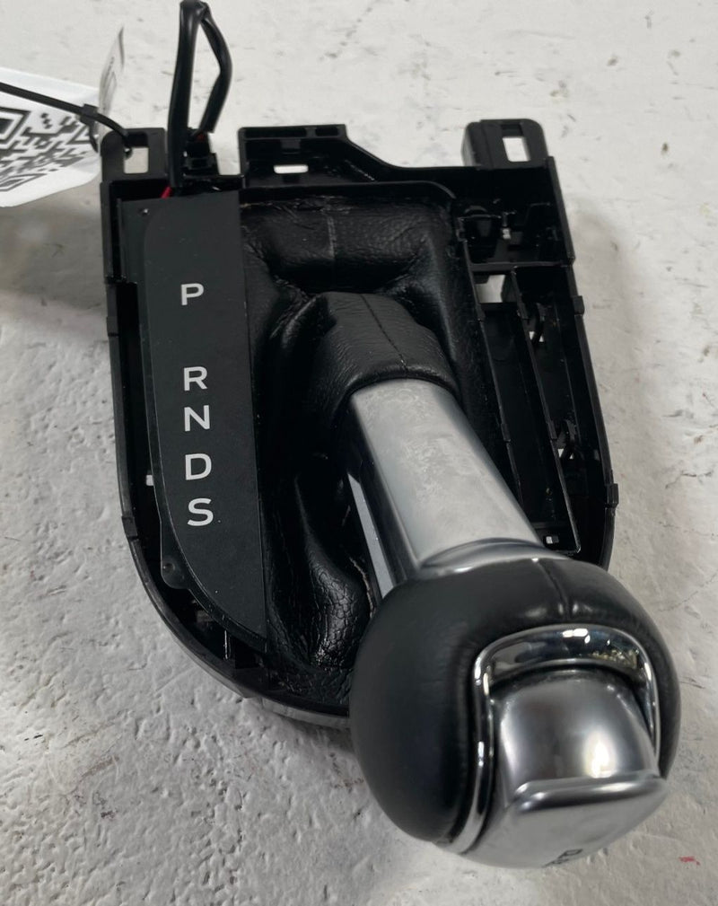 Load image into Gallery viewer, 2018 - 2023 FORD MUSTANG AUTO TRANSMISSION GEAR SHIFTER ASSEMBLY # 112928
